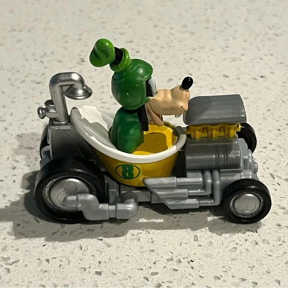 GOOFY Roadster Fisher Price Disney Mickey & Racers Turbo Tubster - Picture 2 of 5